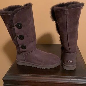 UGG TRIPLET BUTTON. No box